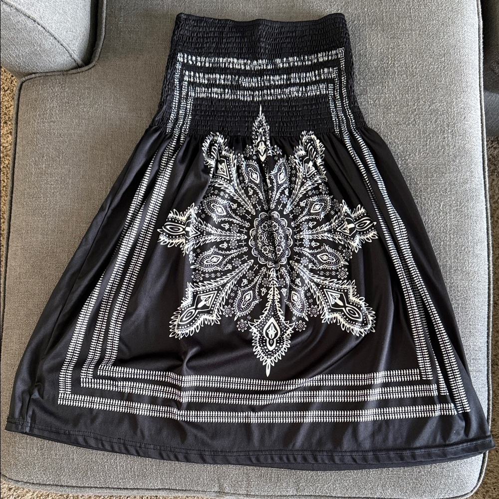 Elegant Black and White Patterned Skirt